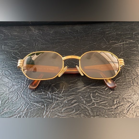 Vintage 90’s Fendi Gold Sunglasses - Picture 5 of 8